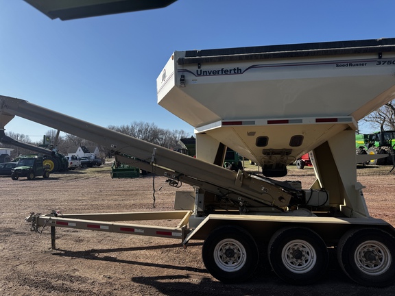 2010 Unverferth 3750 Tender