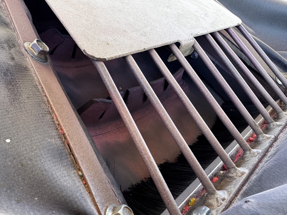 2010 Unverferth 3750 Tender