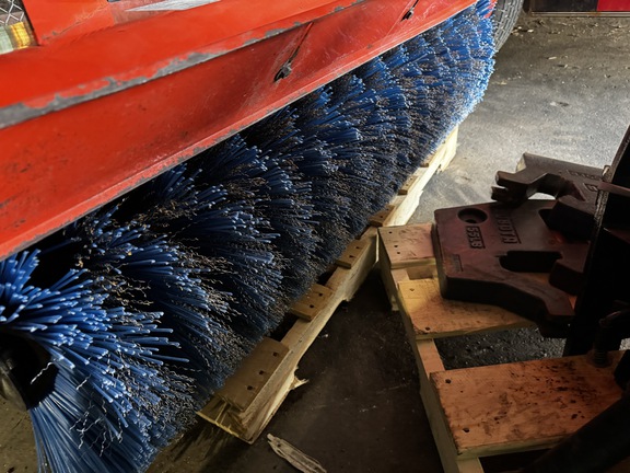 Kubota L2163 L & G Attachment