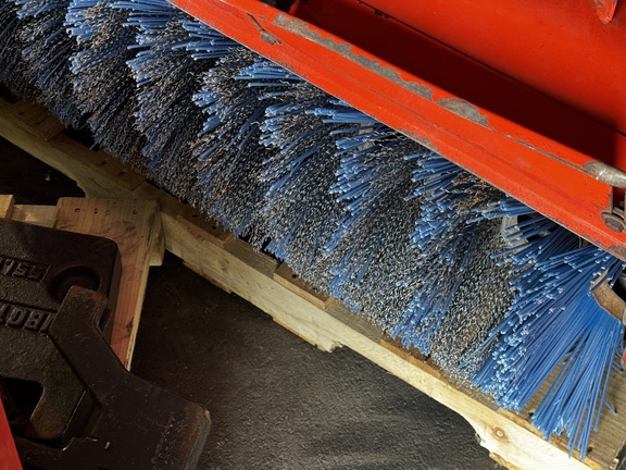 Kubota L2163 L & G Attachment