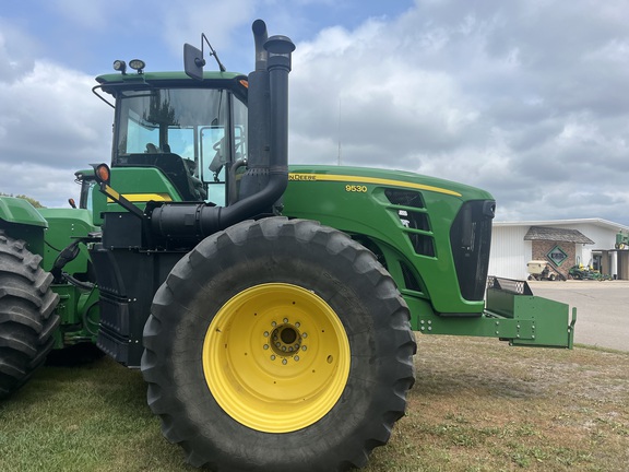 2011 John Deere 9530 Tractor 4WD