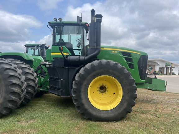 2011 John Deere 9530 Tractor 4WD
