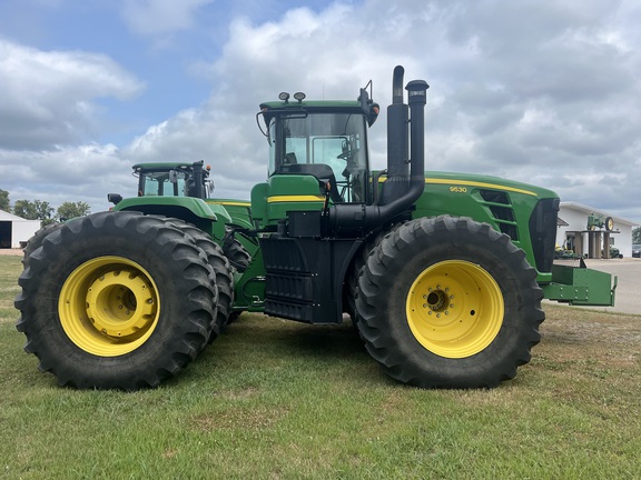 2011 John Deere 9530 Tractor 4WD
