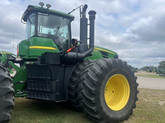 2011 John Deere 9530 Tractor 4WD
