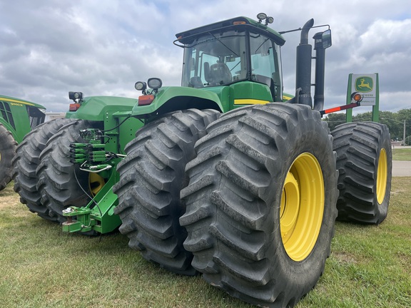 2011 John Deere 9530 Tractor 4WD