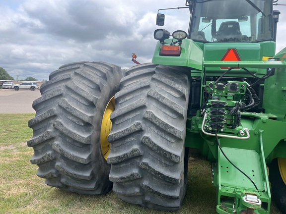 2011 John Deere 9530 Tractor 4WD