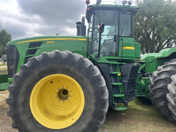 2011 John Deere 9530 Tractor 4WD