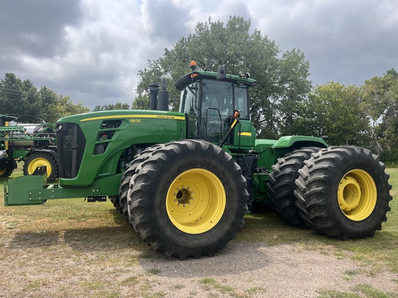 2011 John Deere 9530 Tractor 4WD