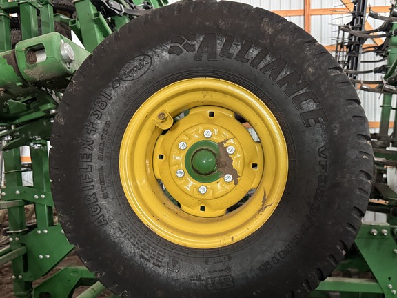 2024 John Deere 2230FH Field Cultivator