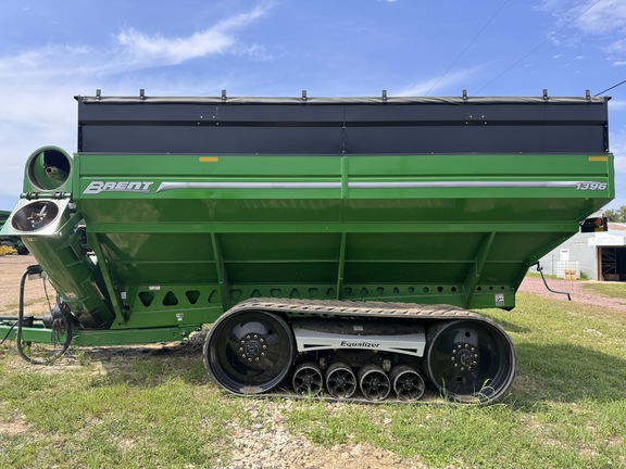 2021 Brent 1396 Grain Cart