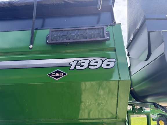 2021 Brent 1396 Grain Cart