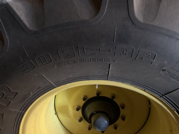 2010 Demco 750 Grain Cart