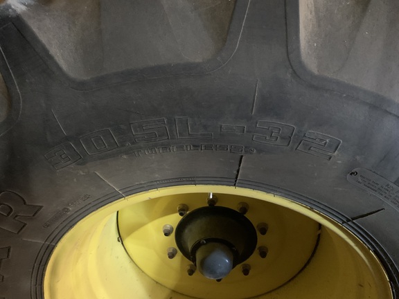 2010 Demco 750 Grain Cart