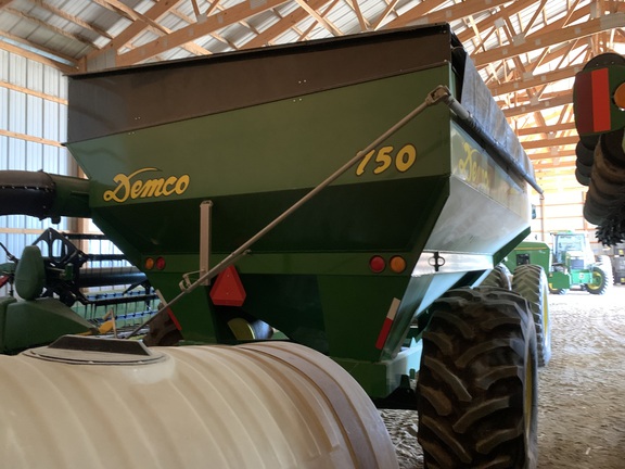 2010 Demco 750 Grain Cart