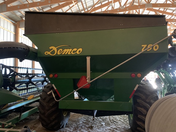 2010 Demco 750 Grain Cart