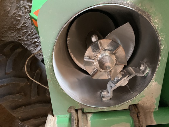 2010 Demco 750 Grain Cart