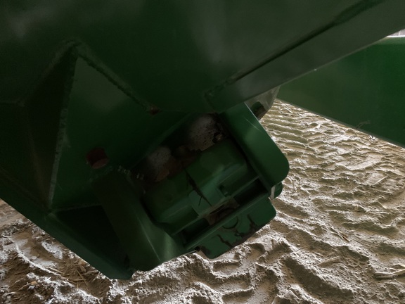 2010 Demco 750 Grain Cart