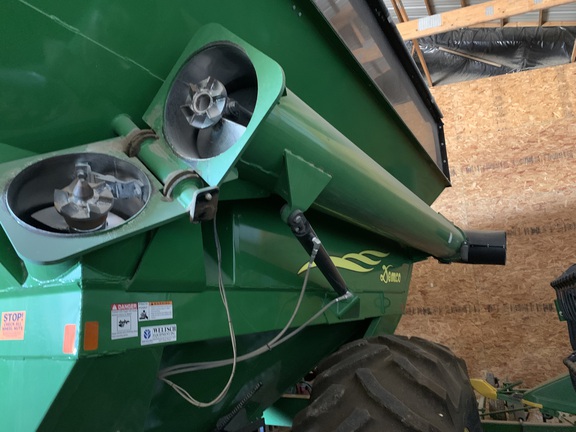 2010 Demco 750 Grain Cart