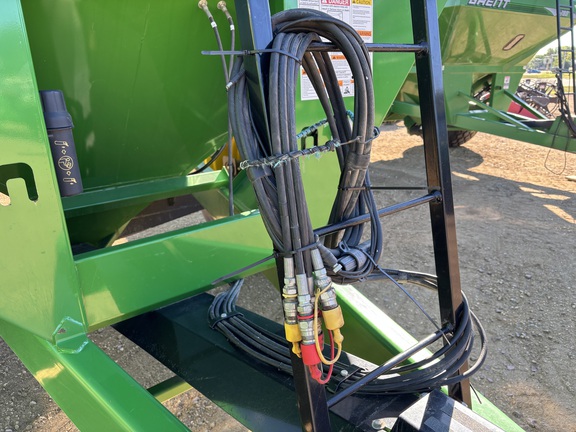 2010 Demco 750 Grain Cart