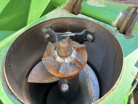 2010 Demco 750 Grain Cart