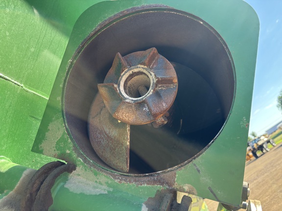2010 Demco 750 Grain Cart