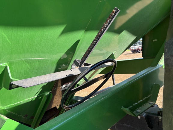 2010 Demco 750 Grain Cart