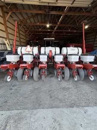 AGCO White 6100 Planter