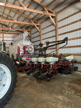 2005 AGCO White 8200 Planter