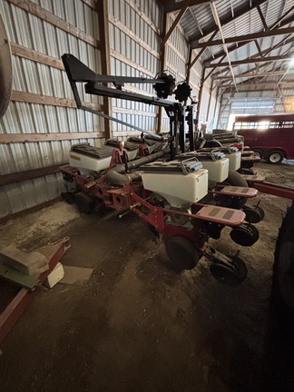 2005 AGCO White 8200 Planter