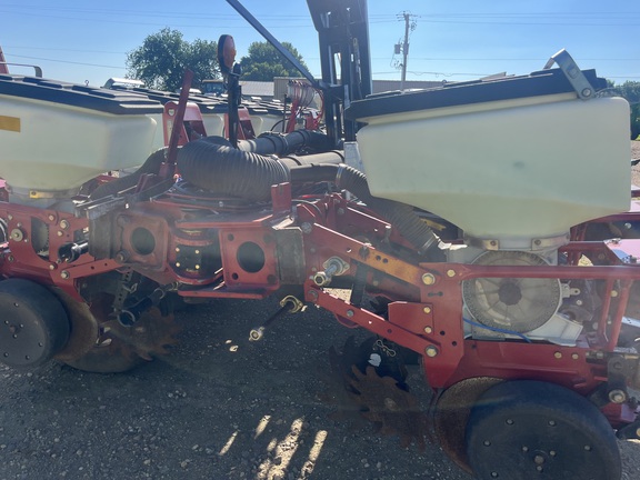2005 AGCO White 8200 Planter