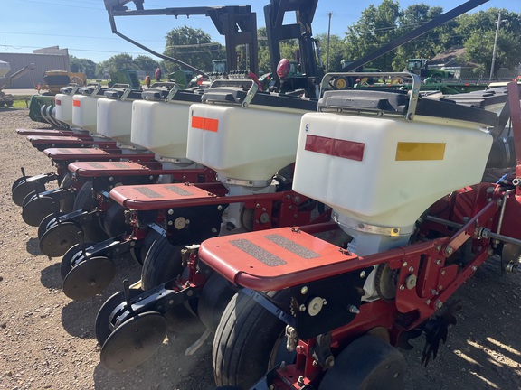 2005 AGCO White 8200 Planter