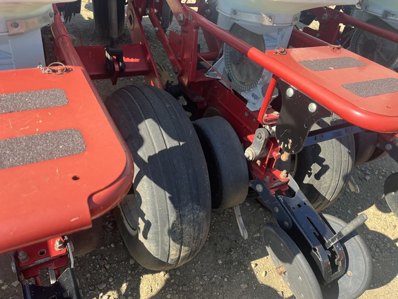 2005 AGCO White 8200 Planter