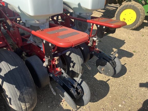 2005 AGCO White 8200 Planter