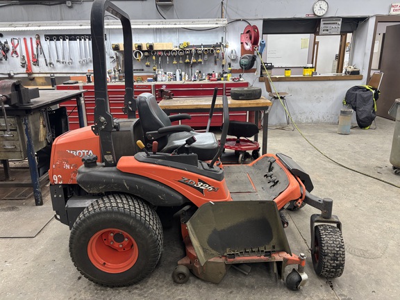2015 Kubota ZD326 Mower/Zero Turn
