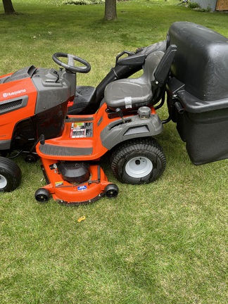 2014 Husqvarna YTH24V48 Garden Tractor
