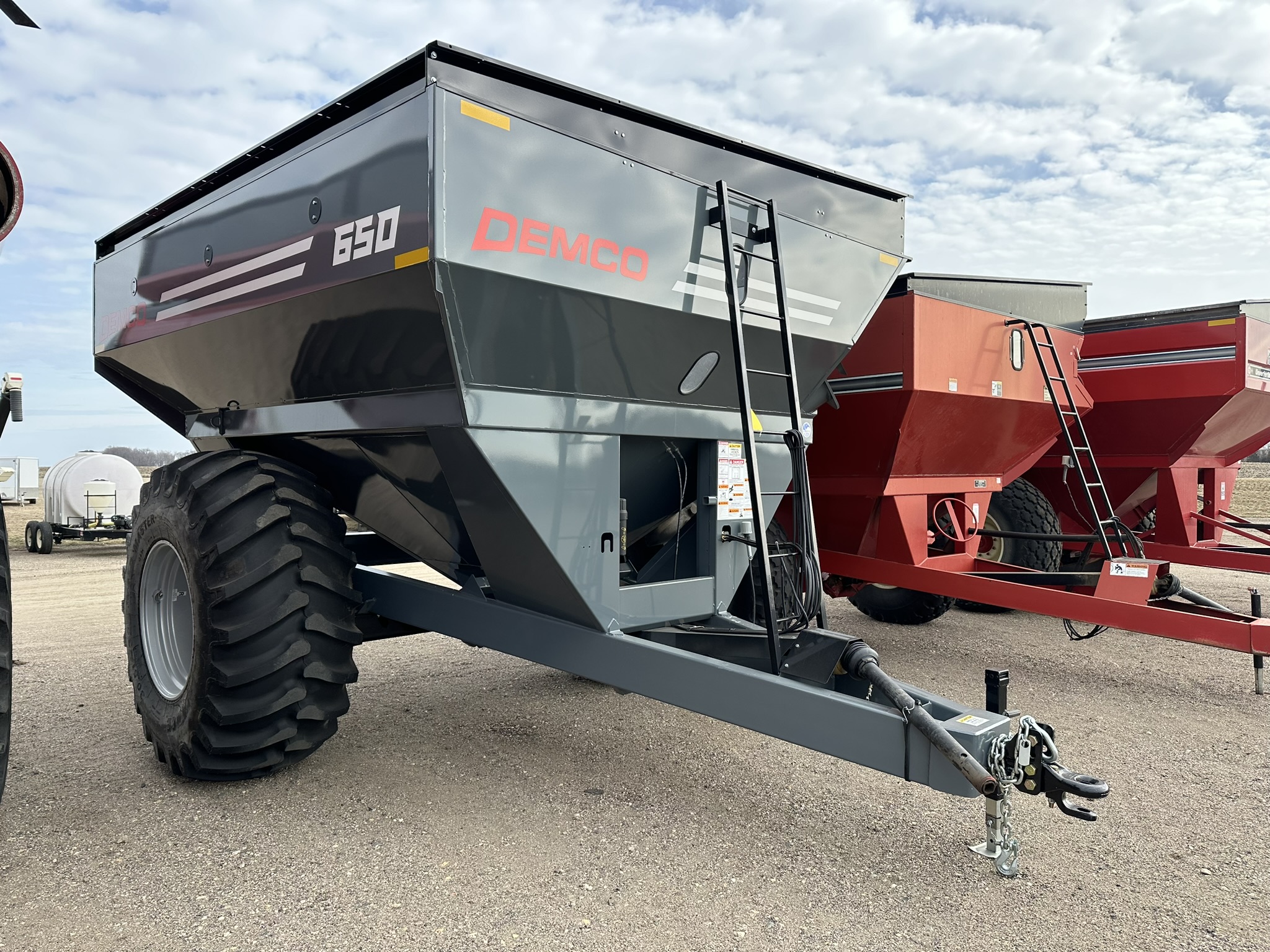 2023 Demco 650---No Tarp & No Scale Grain Cart