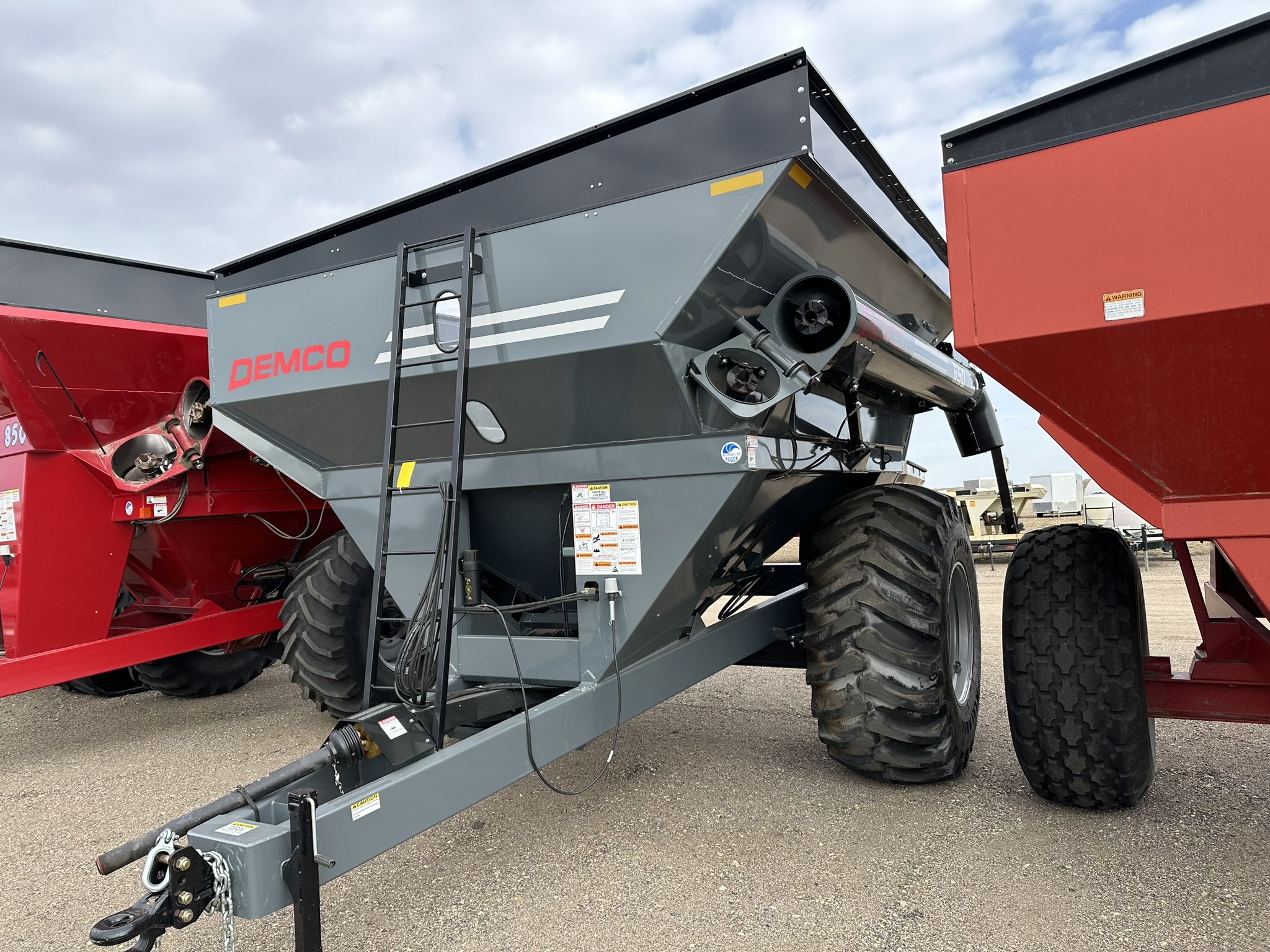 2023 Demco 650---No Tarp & No Scale Grain Cart