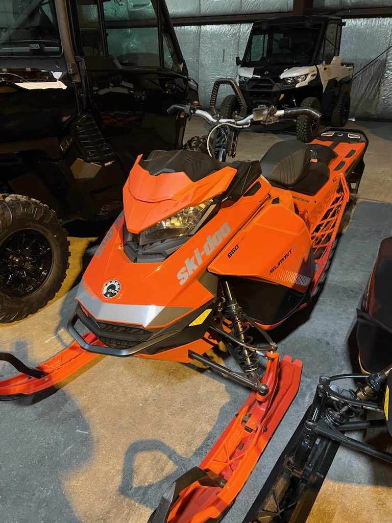 2019 Ski-Doo 2019 SUMMIT X 850 154" RED SKU # TNKA Snowmobile