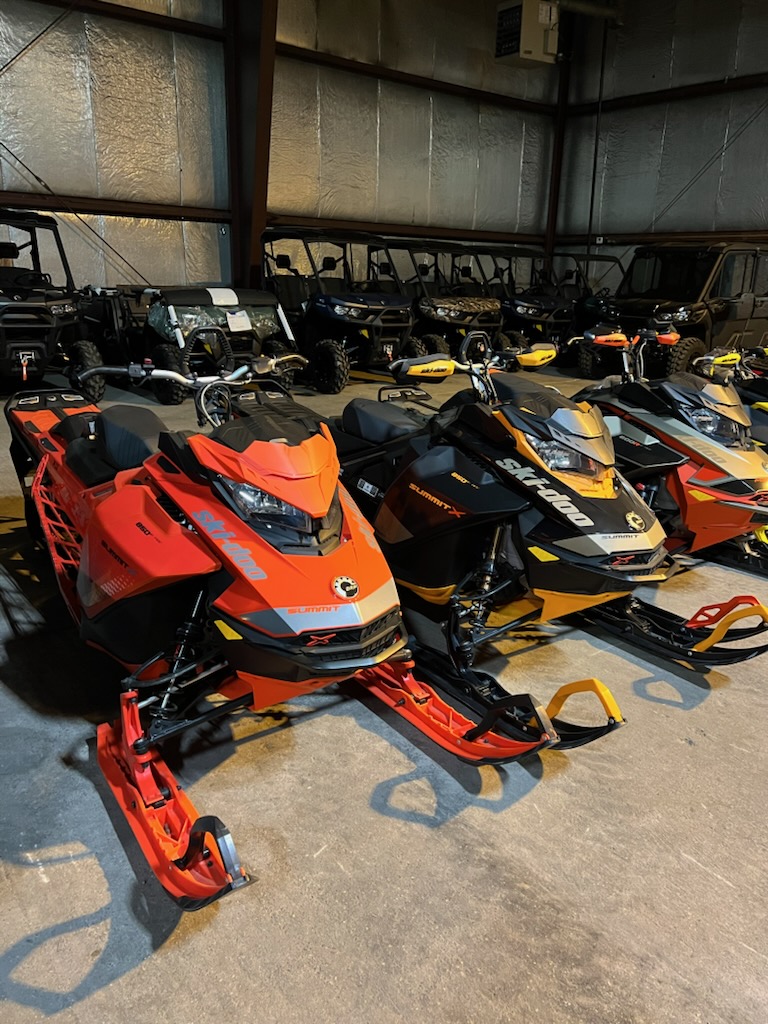 2019 Ski-Doo 2019 SUMMIT X 850 154" RED SKU # TNKA Snowmobile