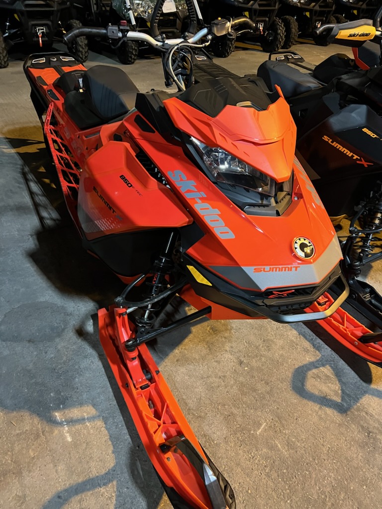 2019 Ski-Doo 2019 SUMMIT X 850 154" RED SKU # TNKA Snowmobile