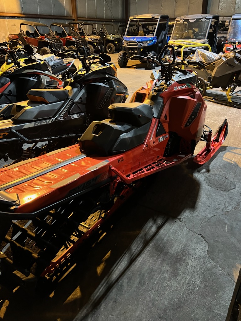 2019 Ski-Doo 2019 SUMMIT X 850 154" RED SKU # TNKA Snowmobile