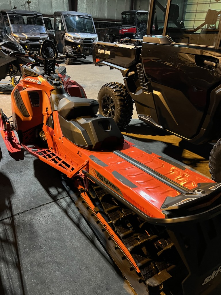 2019 Ski-Doo 2019 SUMMIT X 850 154" RED SKU # TNKA Snowmobile