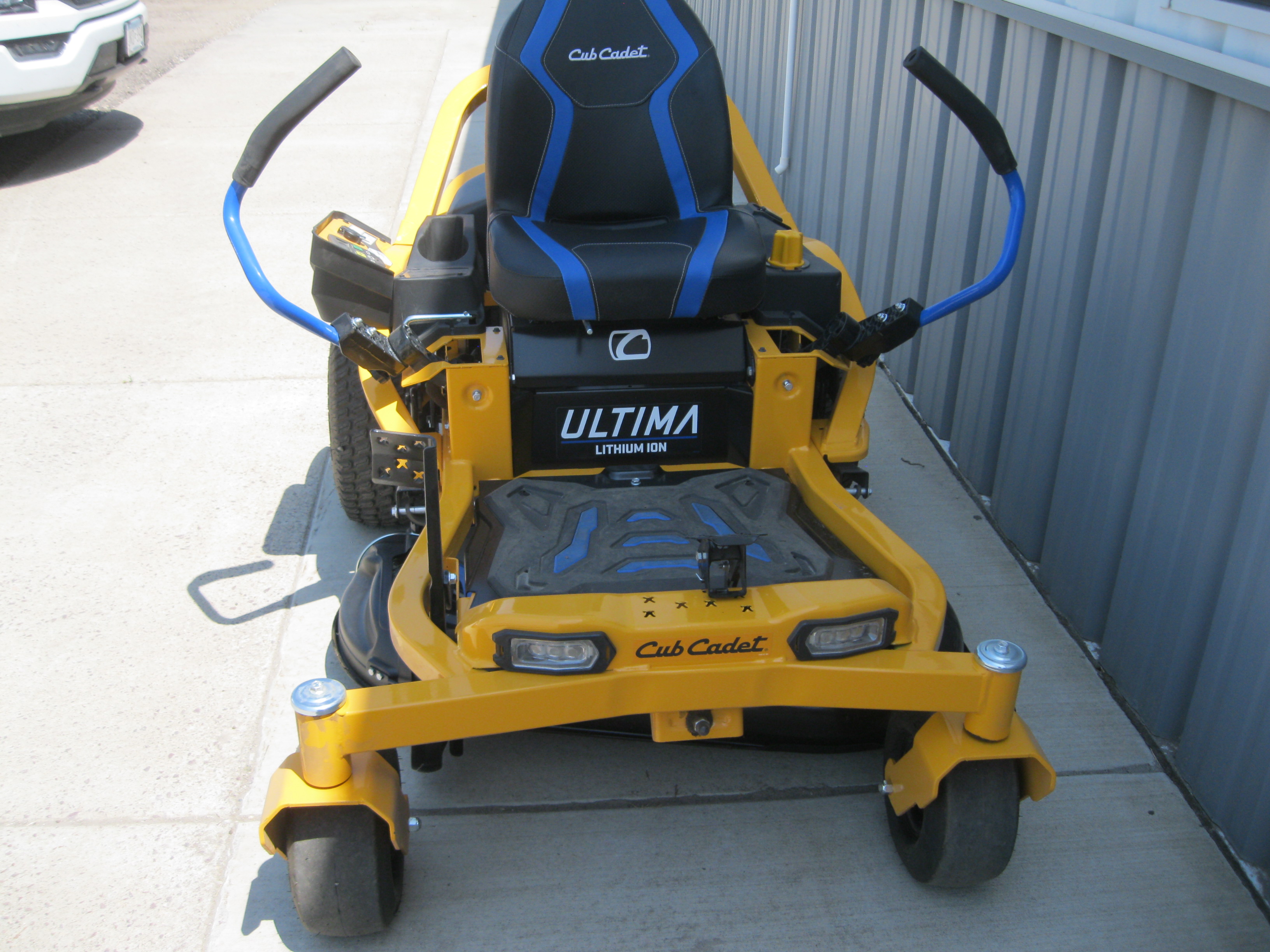 2021 Cub Cadet ZT1 42 Electric Mower/Zero Turn