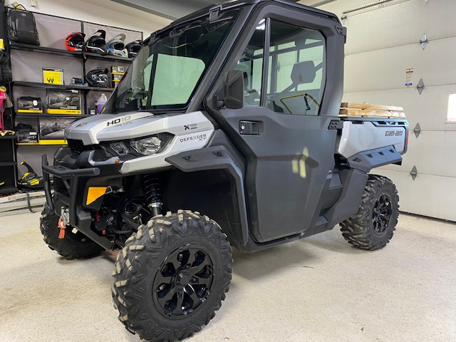 2019 Can-Am 2019 DEFENDER XT HD10 CAB / HEAT SILVER Utility Vehicle