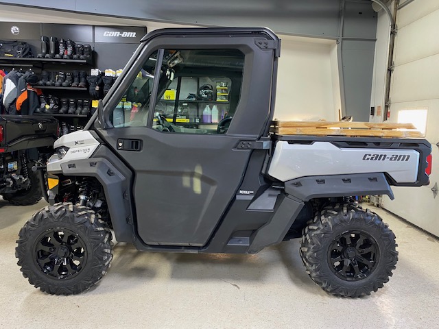 2019 Can-Am 2019 DEFENDER XT HD10 CAB / HEAT SILVER Utility Vehicle