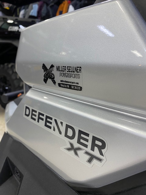 2019 Can-Am 2019 DEFENDER XT HD10 CAB / HEAT SILVER Utility Vehicle