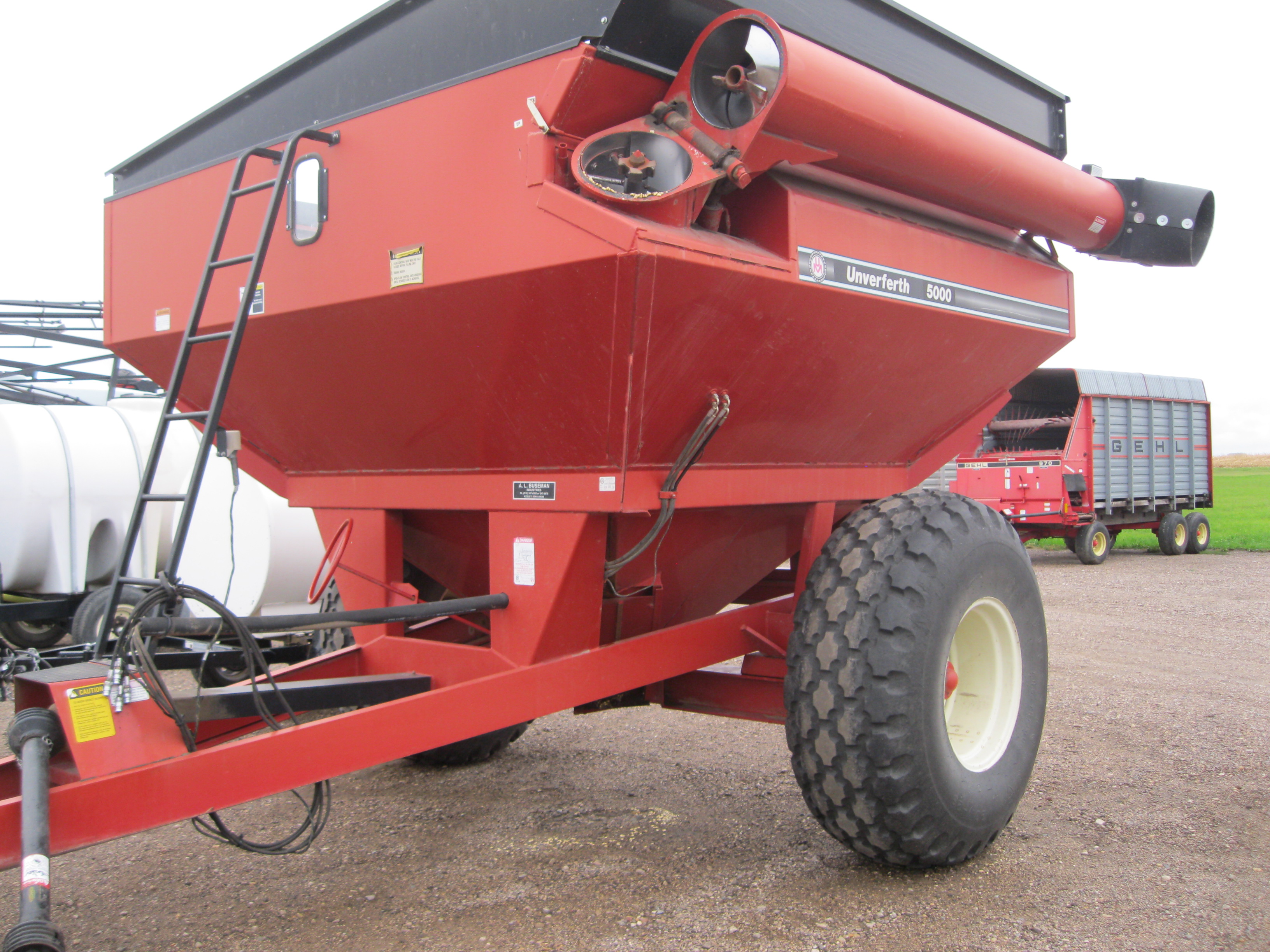 Unverferth 5000 Grain Cart