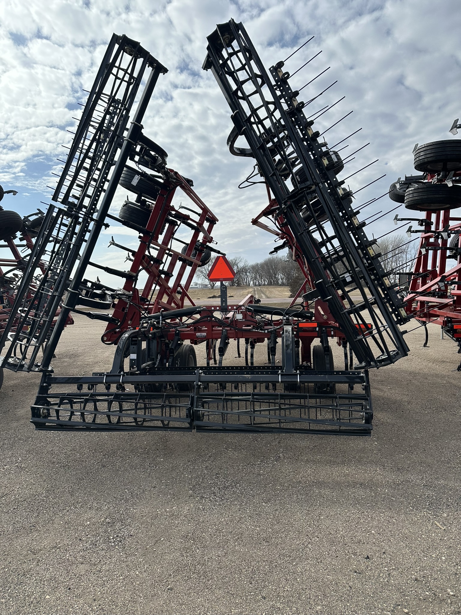 2024 Case IH TIGER-MATE 255--28.7' Field Cultivator