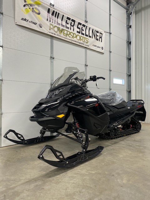 2025 Ski-Doo 2025 REN X 900 ACE TURBO R 137"ICE BLK SKU # BSSG Snowmobile