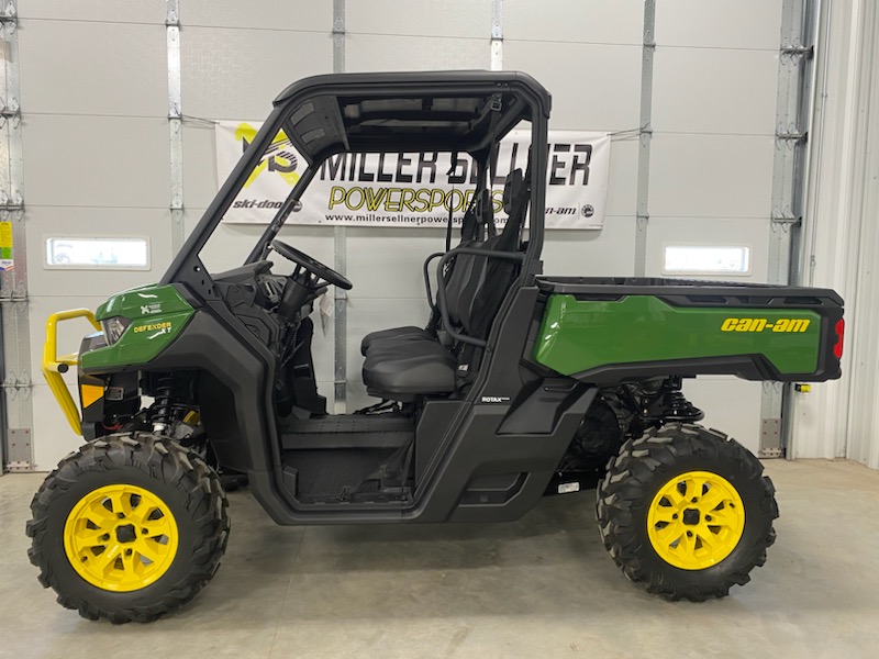 2024 Can-Am 2024 DEFENDER XT HD10 64"GREEN/YEL SKU # 8CRD Utility Vehicle